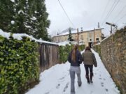 La neu cobreix de blanc pobles i cotes baixes del Pirineu