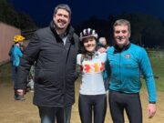 Pau Presas rep Jana Freixas, campiona estatal de ciclocròs procedent de Cassà