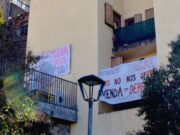 “Volem pagar, però no ens deixen”: tensió veïnal durant un desnonament a Puigcerdà
