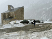 La neu fa acte de presència a cotes altes del Pirineu i obliga a circular amb cadenes per la C-28 i la C-142b a l’Aran